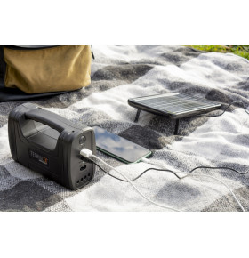 KIT INCLUDING SOLAR PANEL, POWER STATION, 3 160lm LED BULBS